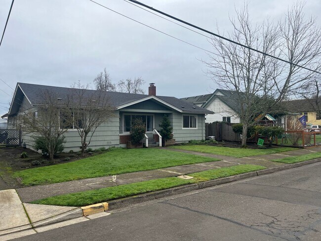 Building Photo - 4-Bedroom 3-Bathroom Home in Springfield