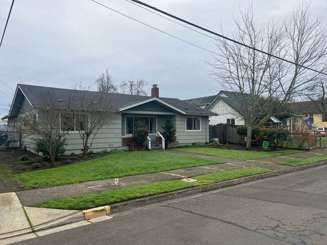 Foto del edificio - 4-Bedroom 3-Bathroom Home in Springfield