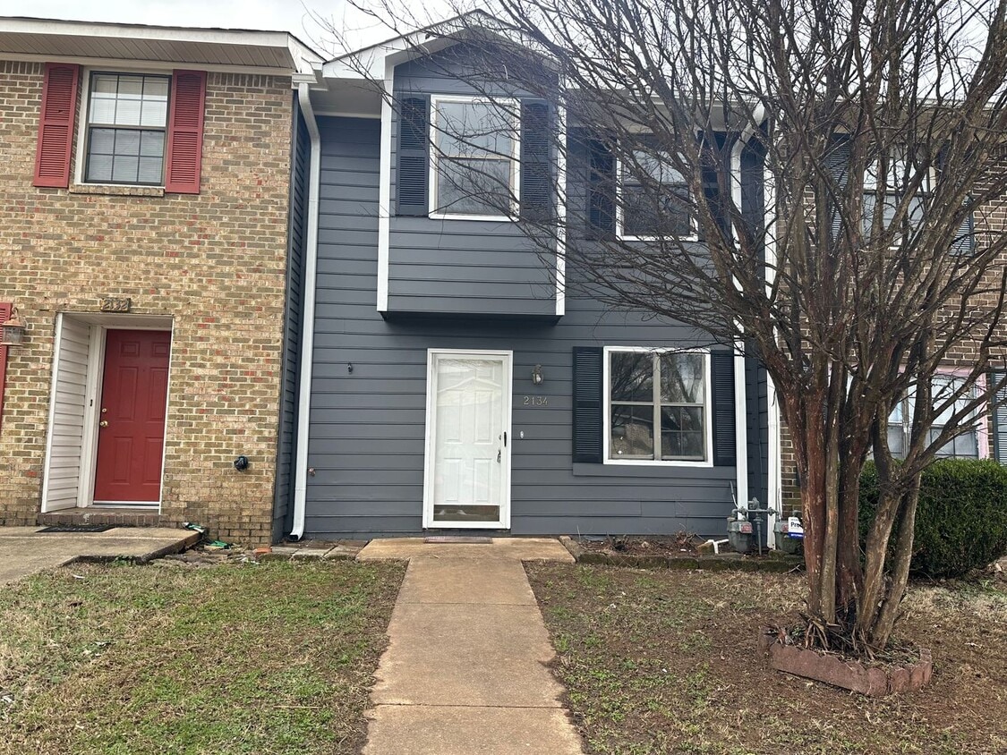 Primary Photo - Townhome for rent in Grayson Valley
