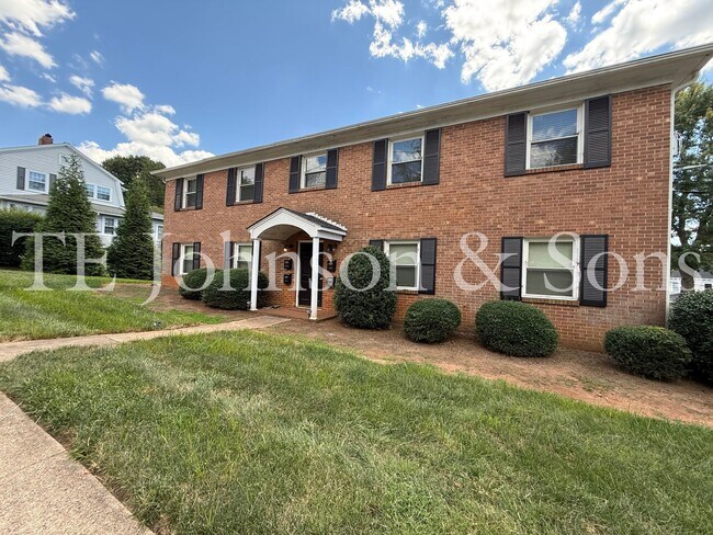 Foto del edificio - Modern 2 Bedroom Apartment with Water Included on Forsyth St