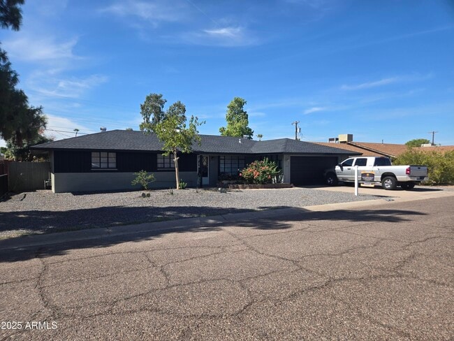 Foto del edificio - 3731 W Fleetwood Ln
