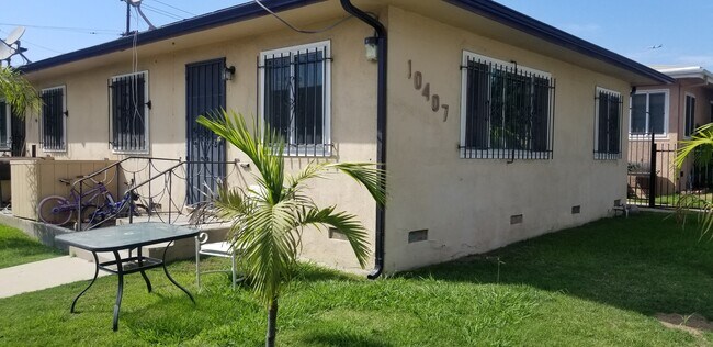 Foto del edificio - 10407 Crenshaw Blvd