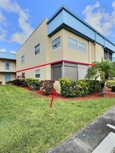 Building Photo - 199 Burgundy E