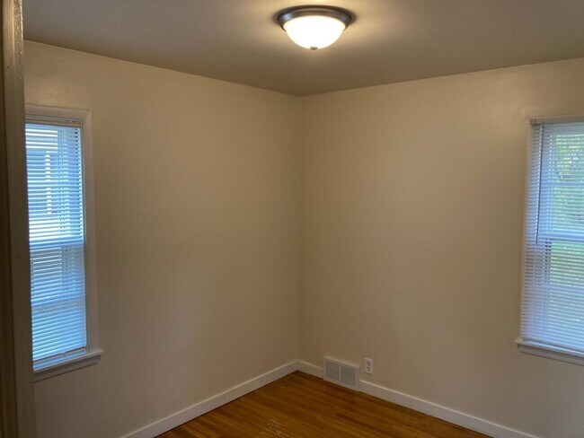 Building Photo - 313 8th St NW