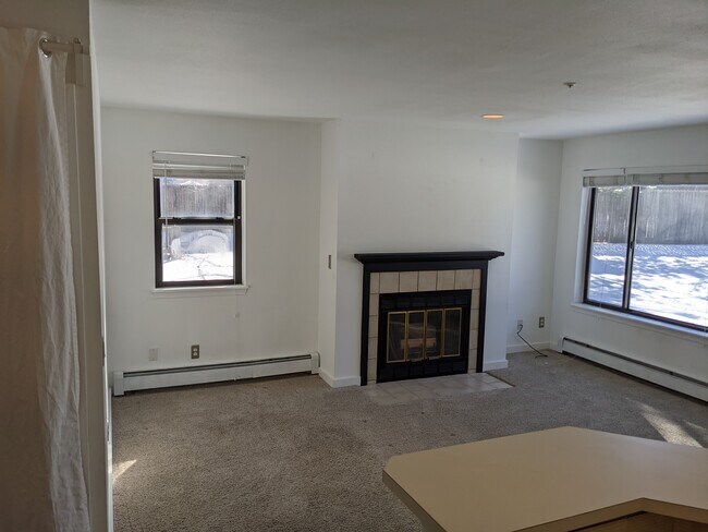 Building Photo - 4990 Meredith Way