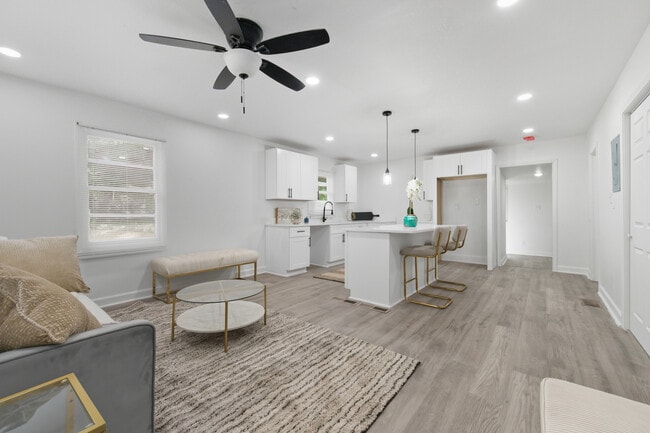 Foto del edificio - 3192 Oakcliff Rd NW