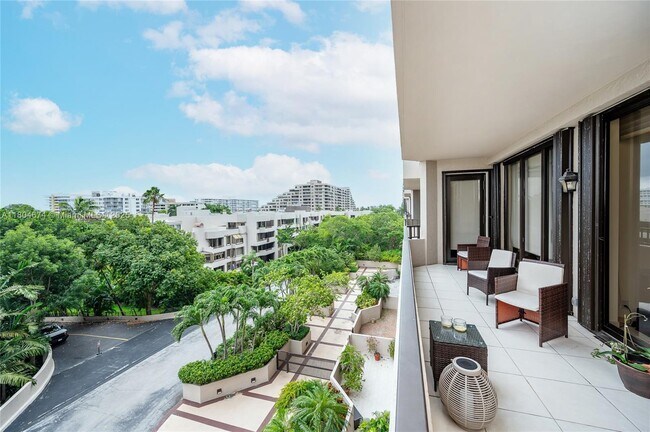 Foto del edificio - 151 Crandon Blvd