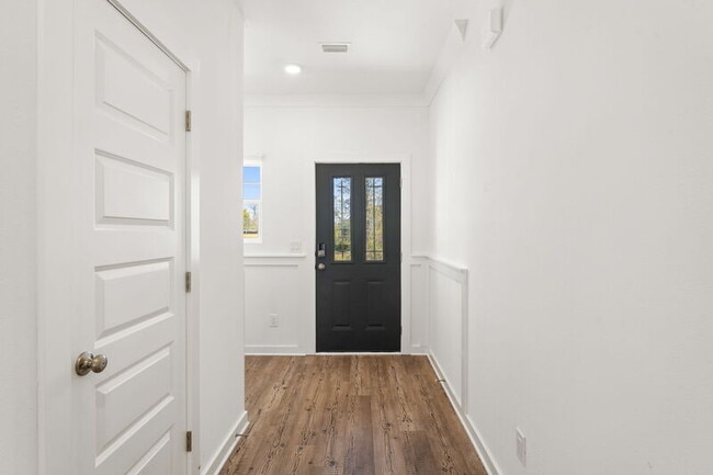 Building Photo - 409 N Gay Ave