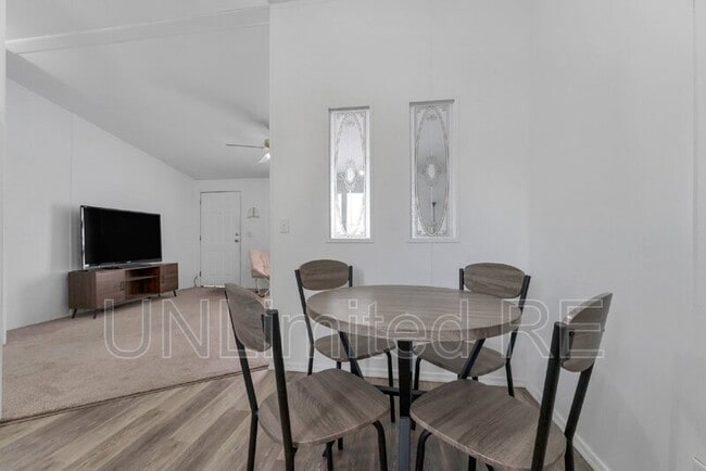 Building Photo - 766 E Zuni Dr