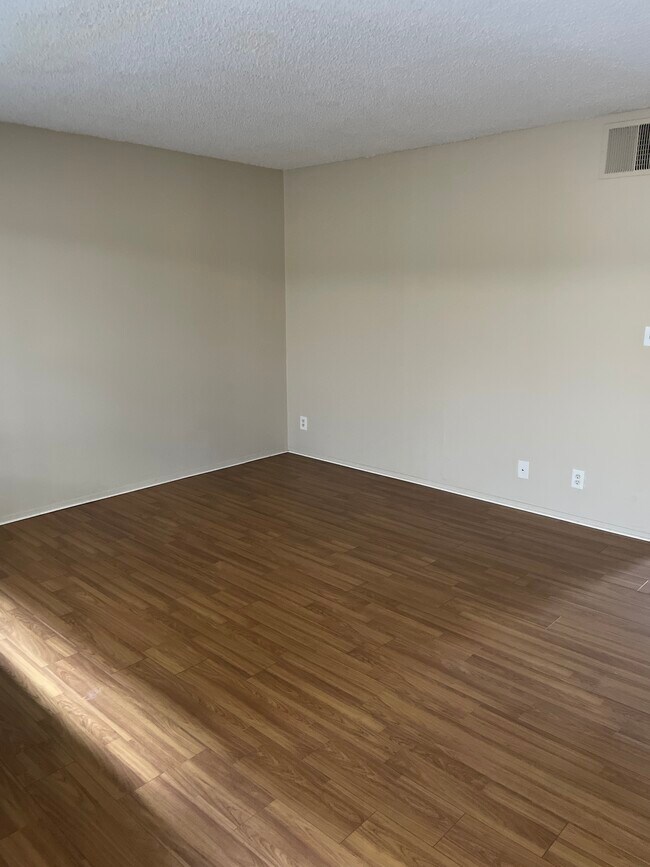 Foto del edificio - 1227 N Orange Dr