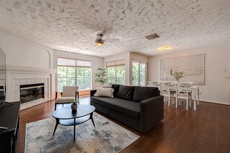 Building Photo - 8051 Bay Branch Dr