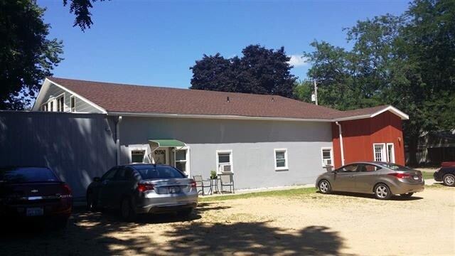 12 parking spaces - 504 S 9th St