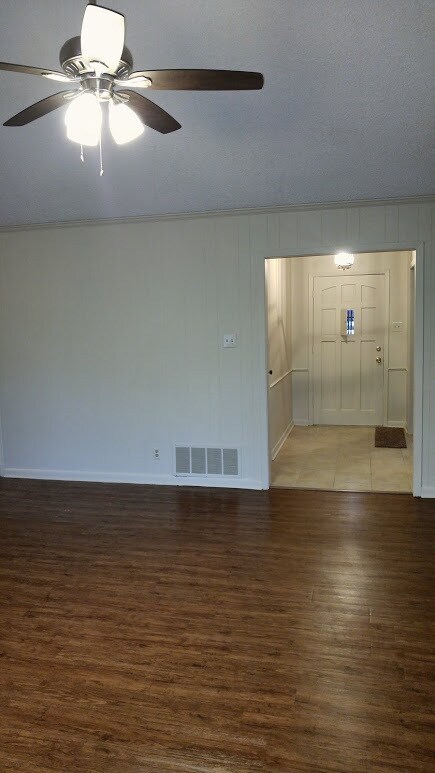 Building Photo - 714 Beth Dr
