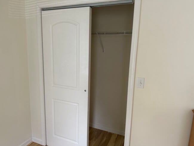 Foto del edificio - 175 Kendall Ave