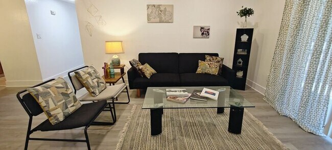 Foto del edificio - 6519 W Newberry Rd