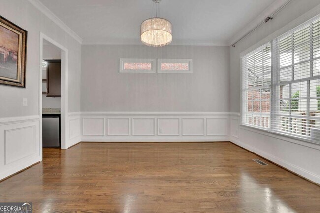 Foto del edificio - 3245 Lynwood Dr NE