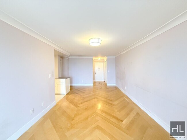 Foto del edificio - No fee 2 bed 1 bath with balcony - WEST 93 STREET