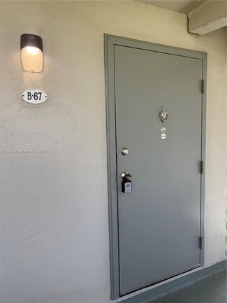 Building Photo - 67 Monaco Ct