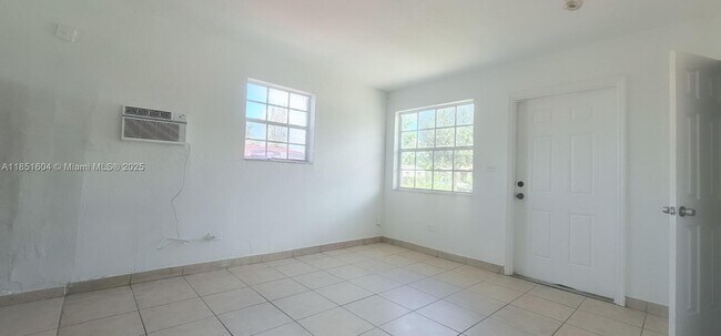 Foto del edificio - 2332 NW 14th Ct