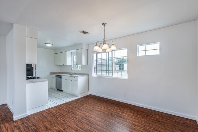 Foto del edificio - 8645 Hervey St