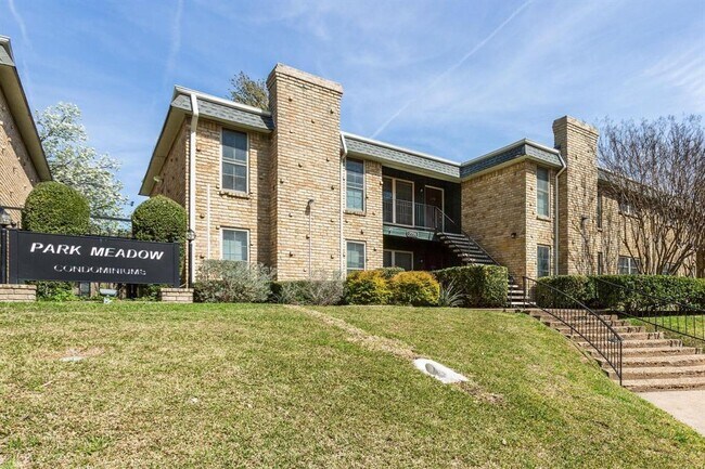 Building Photo - 7731 Meadow Park Dr