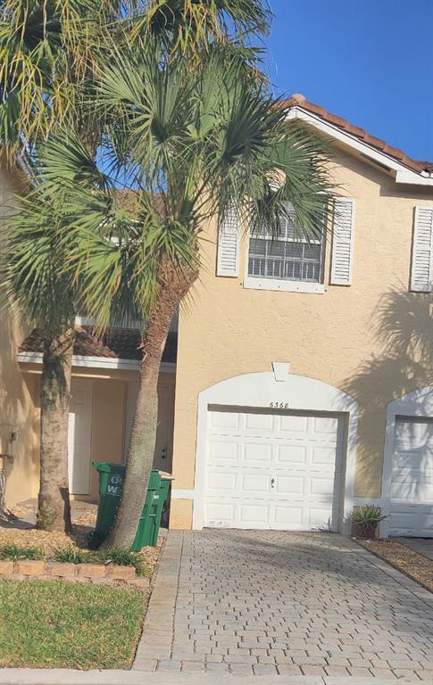 Foto principal - 6368 Landings Way