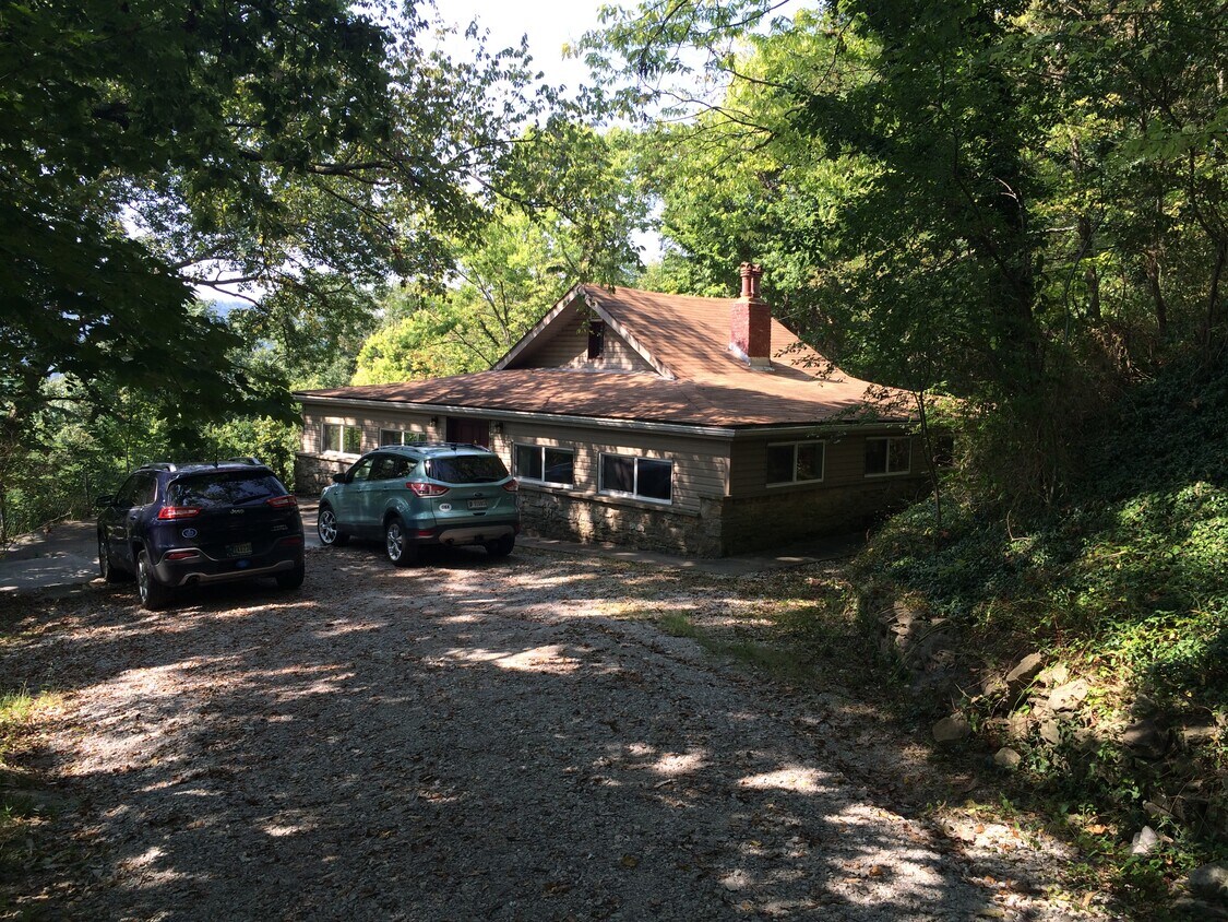 Primary Photo - 870 Michigan Rd