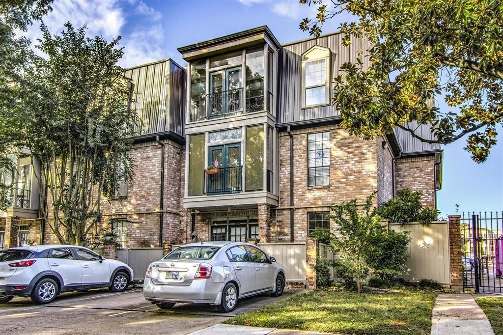 Primary Photo - 2400 N Braeswood Blvd