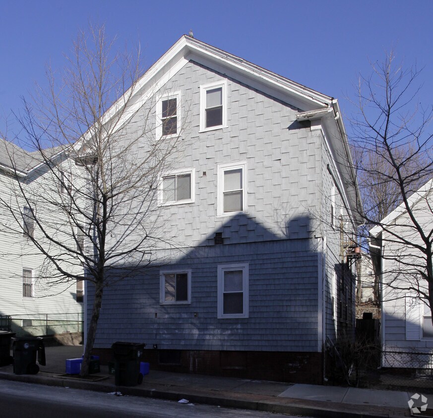 Building Photo - 598-600 Wickenden St