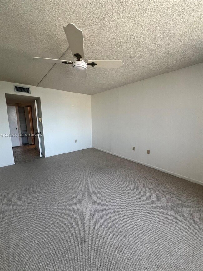 Foto del edificio - 2801 NE 183rd St