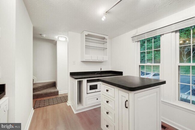 Foto del edificio - 1420 Point O Woods Ct