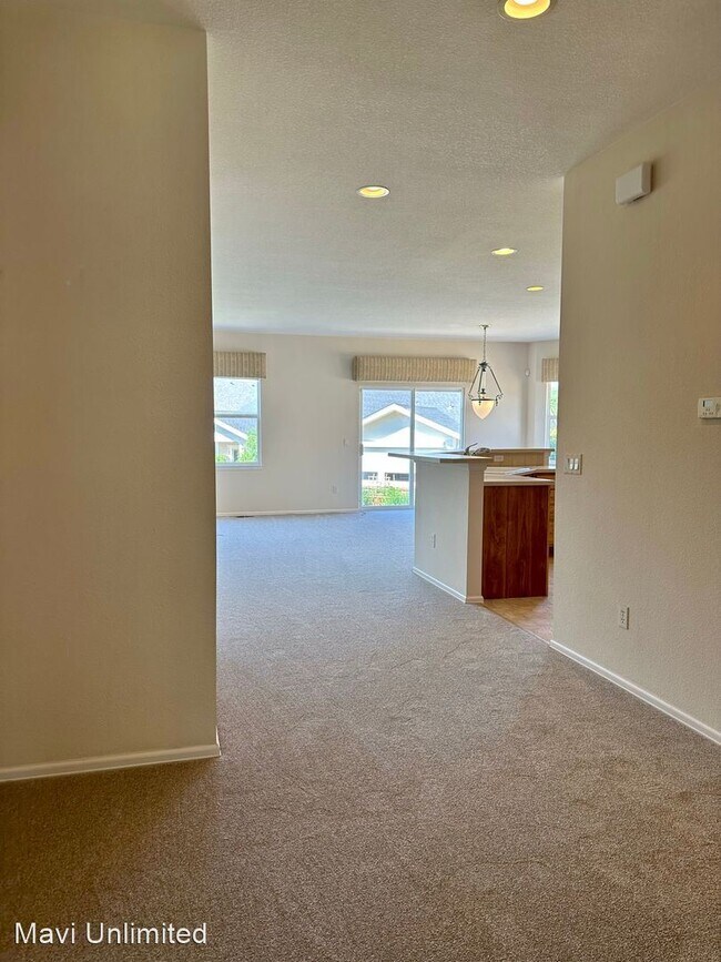 Building Photo - 2 br, 2 bath House - 23587 E. Clifton Pl.