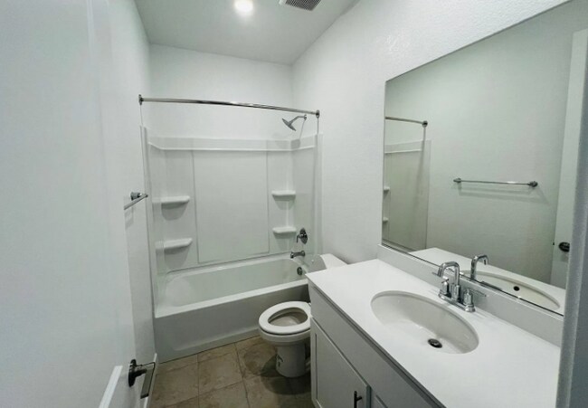 Building Photo - 3274 Bear Oak St