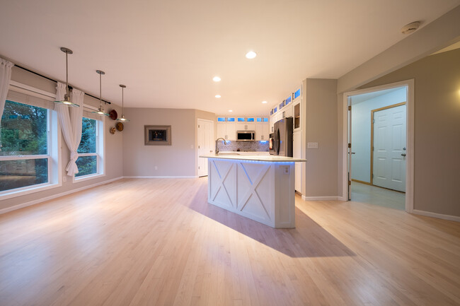 Building Photo - 14878 Overlook Dr