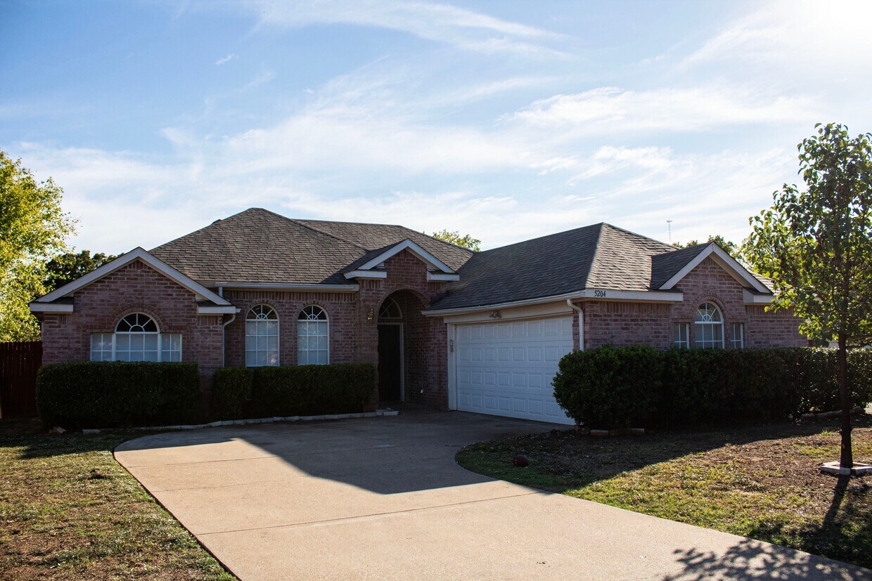 Foto principal - 5204 Whiting Way