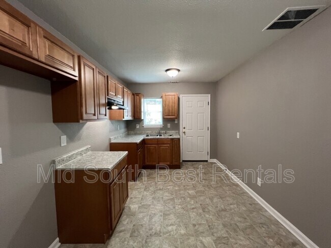 Building Photo - 2430 Vollintine Ave