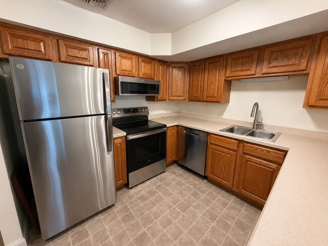 Photo - 26 Greenleaves Dr (Amherst, MA) Townhome