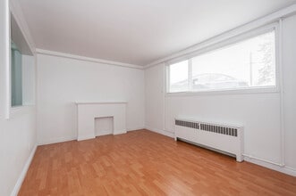 Building Photo - Twinson