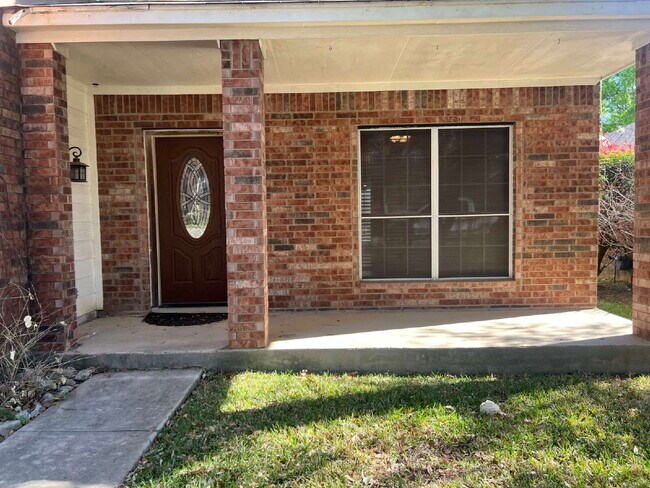 Foto del edificio - Charming 3-Bed /2 -Bath Sanctuary with Fireplace & Hardwood Floors, Between Evans and Bulverde at...