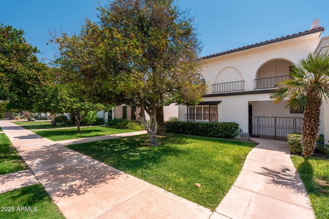Building Photo - 7684 E Minnezona Ave