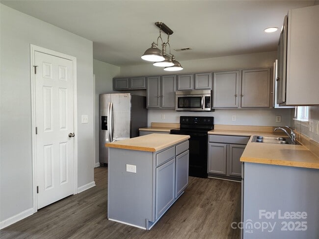 Building Photo - 3627 Pauline Ln