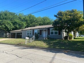 Building Photo - 402 McCarty St