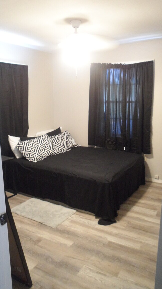 Foto del edificio - 2241 Gumwood Ave