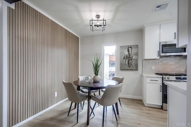 Building Photo - Fully Remodeled 2BR Condo with Designer Fi...
