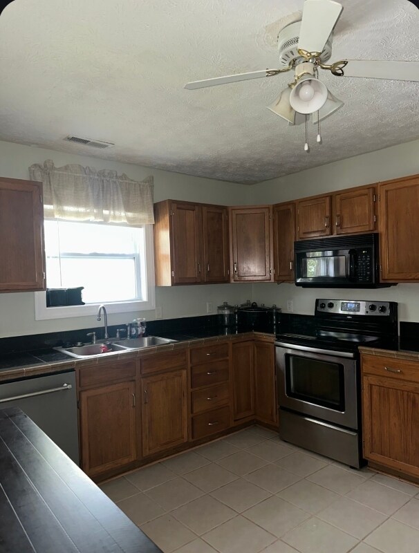Building Photo - 630 Kamran Dr NW