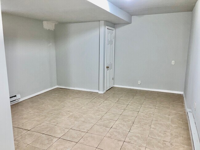 Building Photo - 650 S 51st St