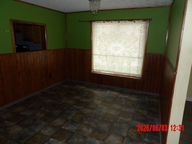 Building Photo - 3 bedroom house