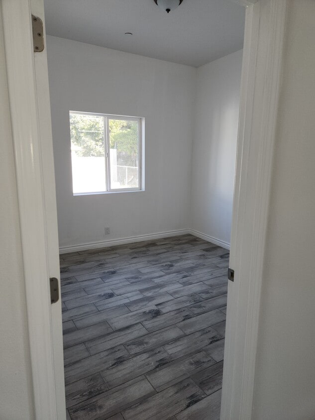 Primary Photo - 1177 E 41st Pl