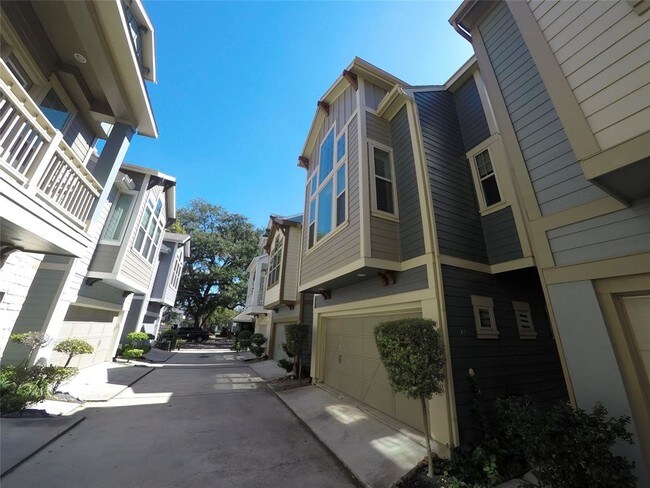 Building Photo - 765 Waverly St