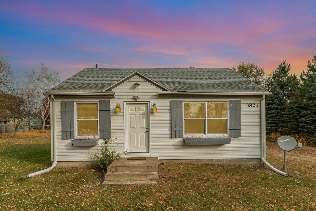 Primary Photo - 2 Bed | 1 Bath Across From Coon Lake